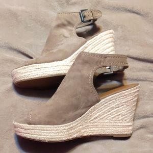 Universal Thread wedges size 10